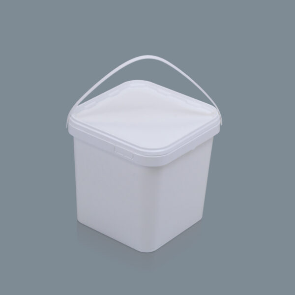 5lt Square White container (2040) with 5L Square White Ltd